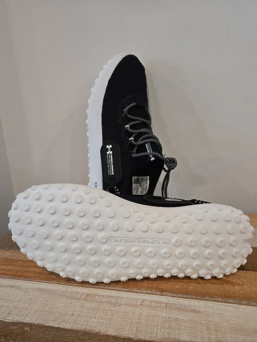 Under Armour Fat Tire Venture Black White Travel Shoes 3027562-002 Men Sz 9 NEW